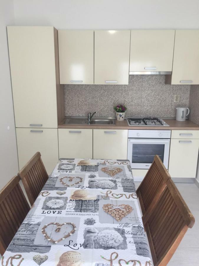 Apartmani Roko Drvenik  Eksteriør bilde
